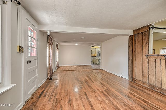 634 Cherokee Drive, Mount Carmel, TN 37645