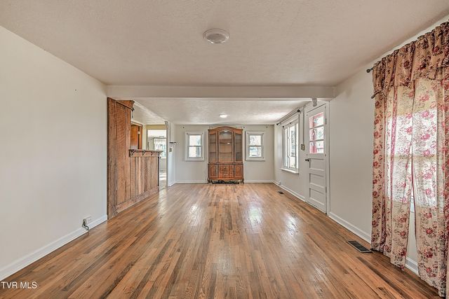 634 Cherokee Drive, Mount Carmel, TN 37645