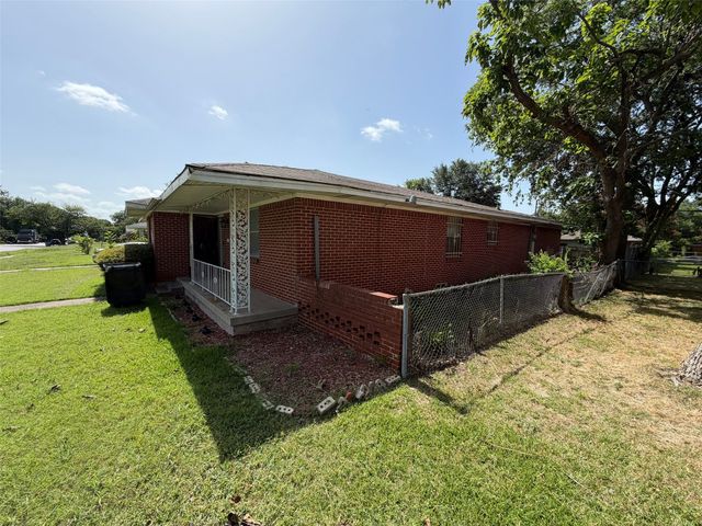608 Donlee Road, Lancaster, TX 75134