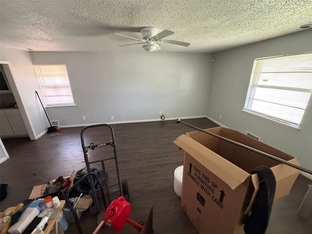 608 Donlee Road, Lancaster, TX 75134