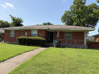 608 Donlee Road, Lancaster, TX 75134