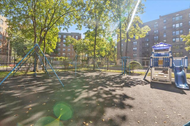 209-80 18 Avenue 6D, Bayside, NY 11360