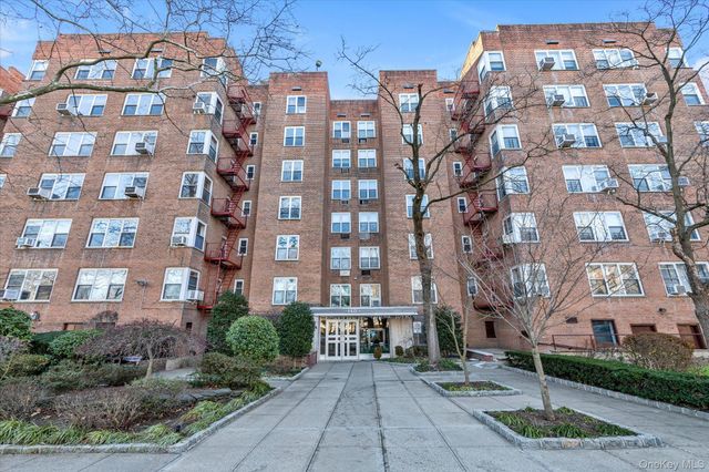 209-80 18 Avenue 6D, Bayside, NY 11360
