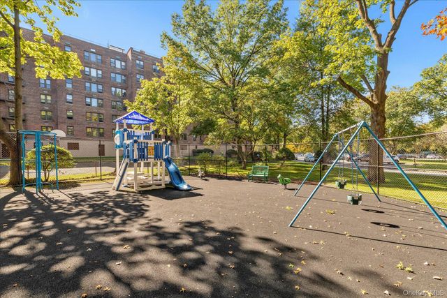 209-80 18 Avenue 6D, Bayside, NY 11360
