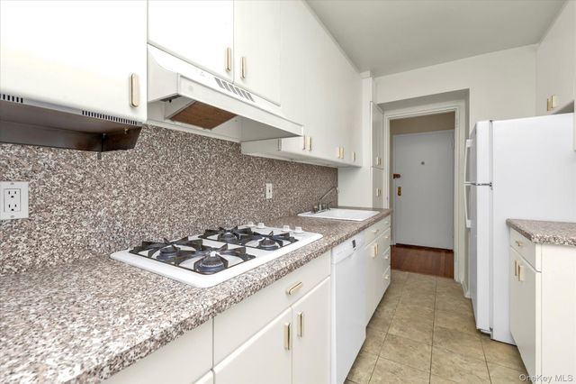 209-80 18 Avenue 6D, Bayside, NY 11360