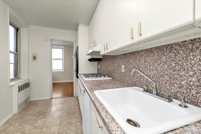 209-80 18 Avenue 6D, Bayside, NY 11360