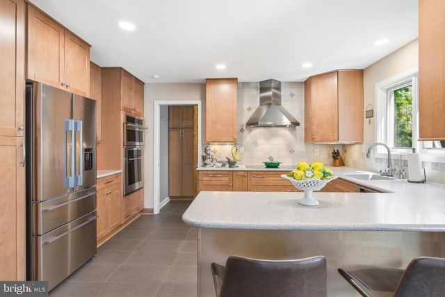 10501 OAK PLACE CT, Fairfax, VA 22030