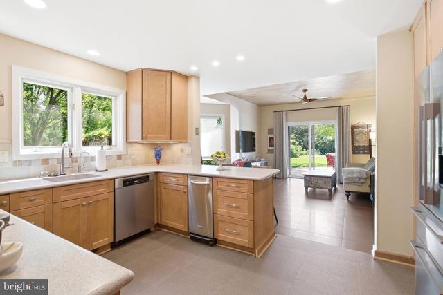 10501 OAK PLACE CT, Fairfax, VA 22030