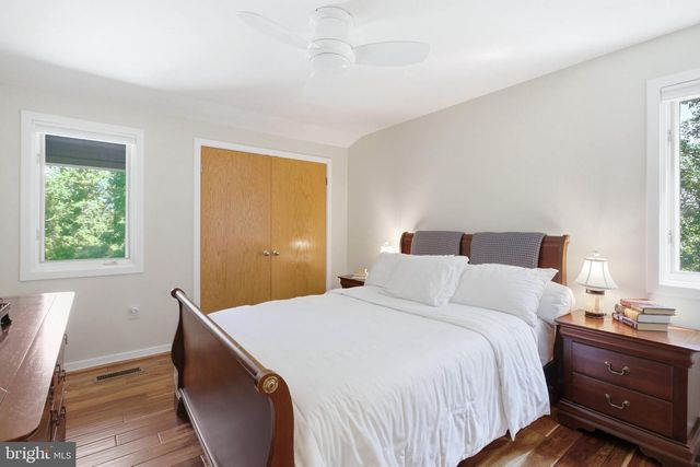 10501 OAK PLACE CT, Fairfax, VA 22030