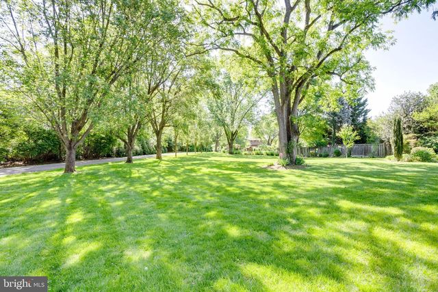 10501 OAK PLACE CT, Fairfax, VA 22030