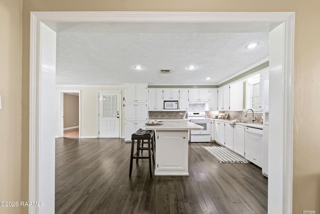 14239 Saint Elmo Road, Erath, LA 70533