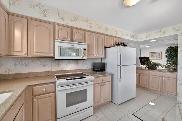 1612 CHEVY CHASE DRIVE, Sun City Center, FL 33573