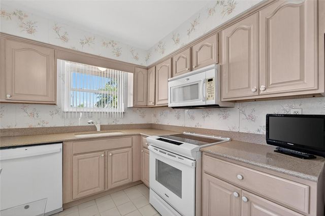 1612 CHEVY CHASE DRIVE, Sun City Center, FL 33573