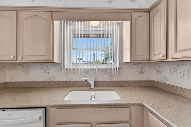 1612 CHEVY CHASE DRIVE, Sun City Center, FL 33573