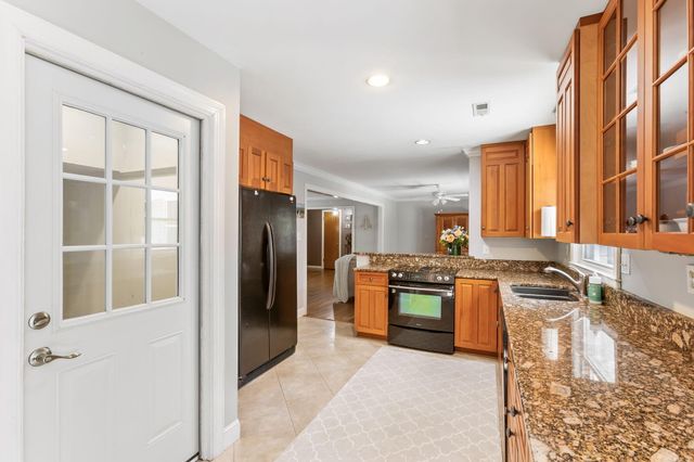 20 Huguenot Avenue, Charleston, SC 29407