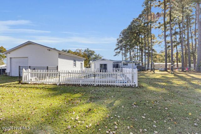 51 Robin Lane, Oriental, NC 28571