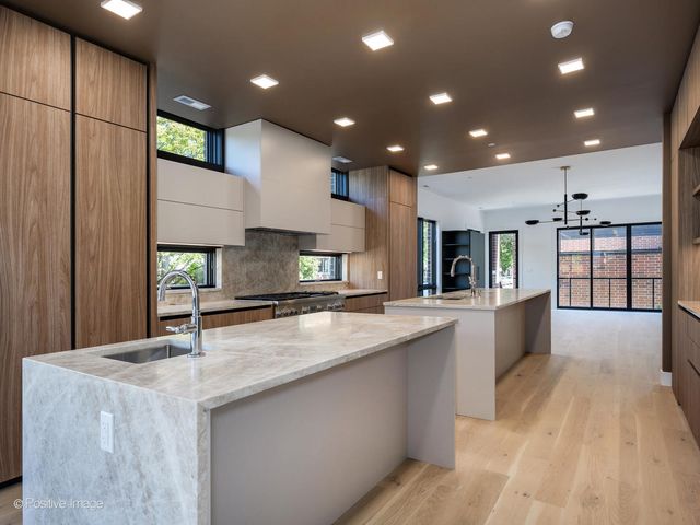 825 N Leavitt Street, Chicago, IL 60622