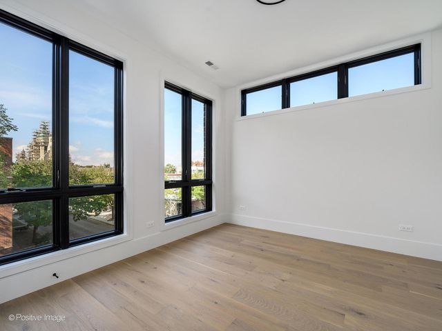 825 N Leavitt Street, Chicago, IL 60622