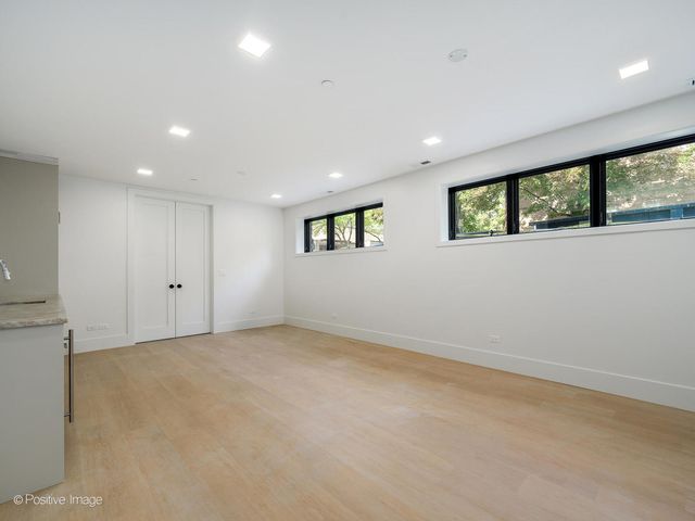 825 N Leavitt Street, Chicago, IL 60622