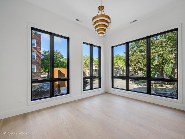 825 N Leavitt Street, Chicago, IL 60622