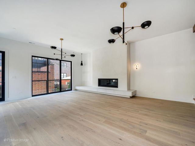 825 N Leavitt Street, Chicago, IL 60622