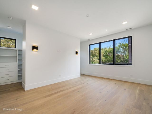 825 N Leavitt Street, Chicago, IL 60622