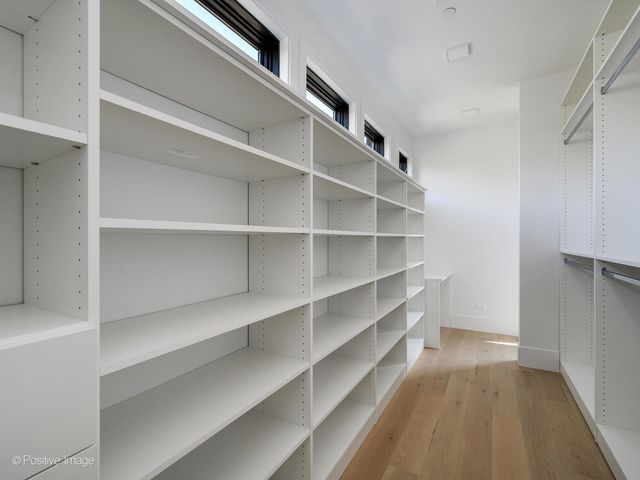 825 N Leavitt Street, Chicago, IL 60622