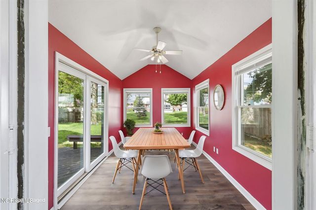 724 Inwood Place, Maumee, OH 43537
