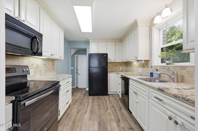 724 Inwood Place, Maumee, OH 43537