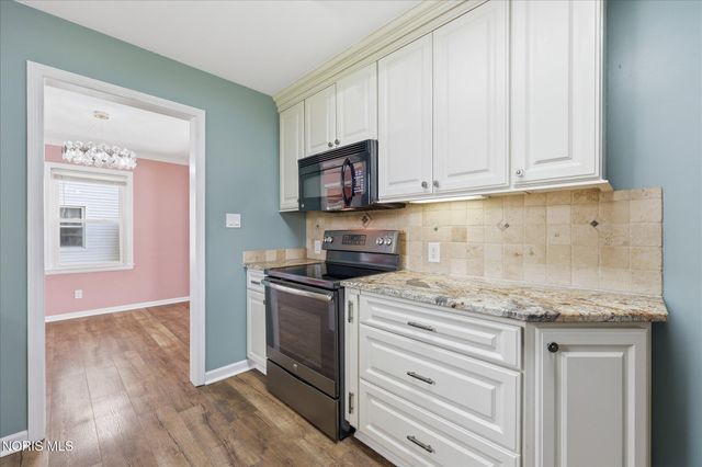 724 Inwood Place, Maumee, OH 43537