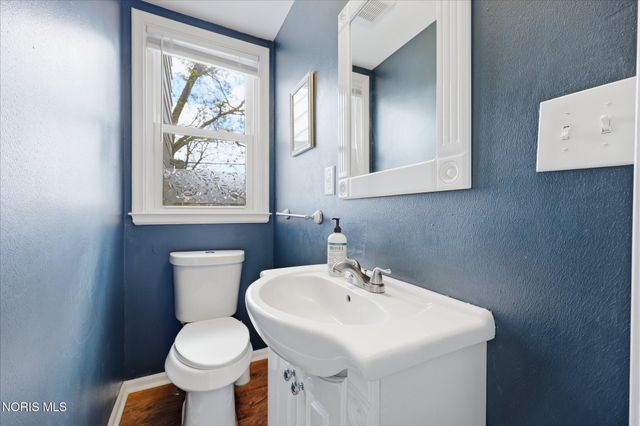 724 Inwood Place, Maumee, OH 43537