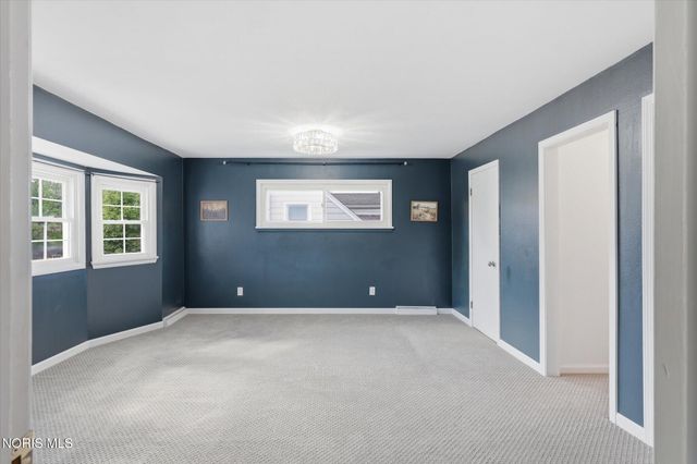 724 Inwood Place, Maumee, OH 43537