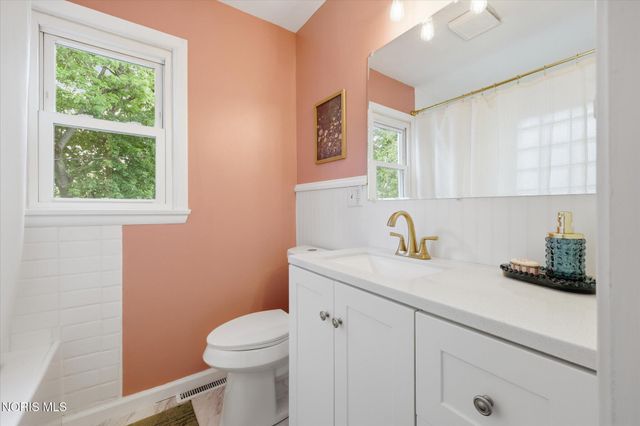 724 Inwood Place, Maumee, OH 43537