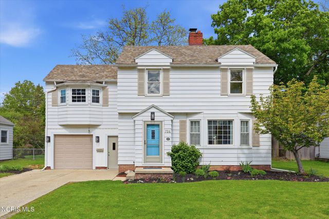 724 Inwood Place, Maumee, OH 43537