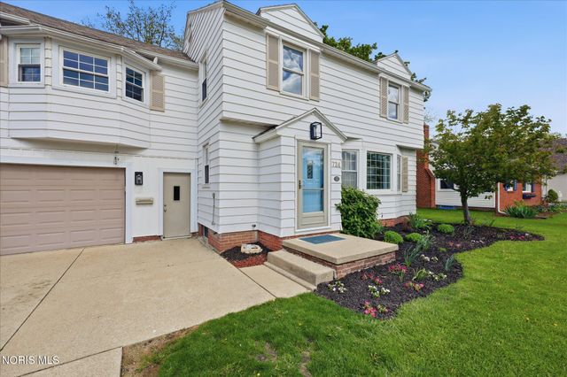 724 Inwood Place, Maumee, OH 43537