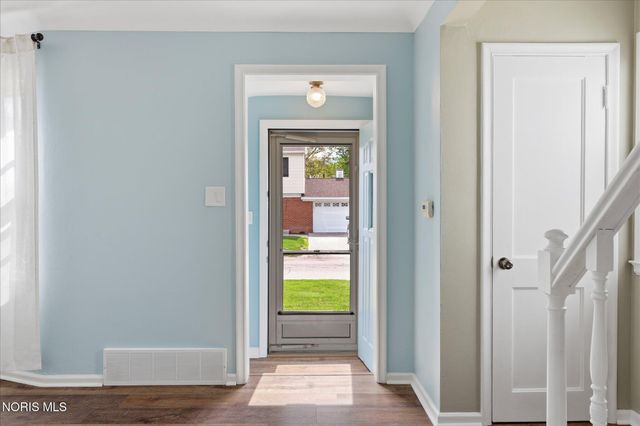 724 Inwood Place, Maumee, OH 43537