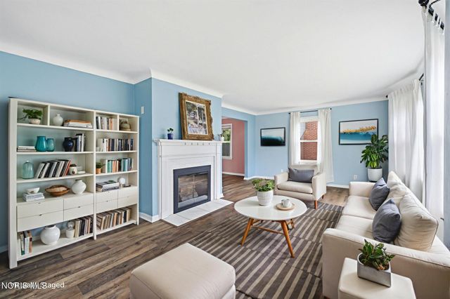 724 Inwood Place, Maumee, OH 43537