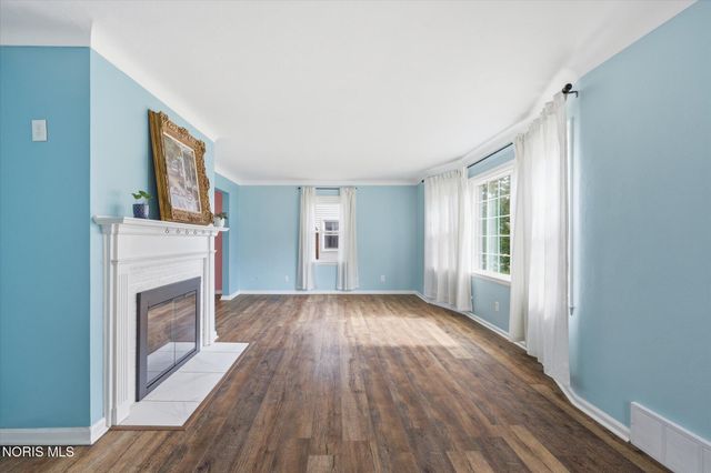 724 Inwood Place, Maumee, OH 43537