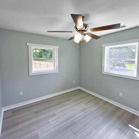 202 E Huggins Street, Manning, SC 29102