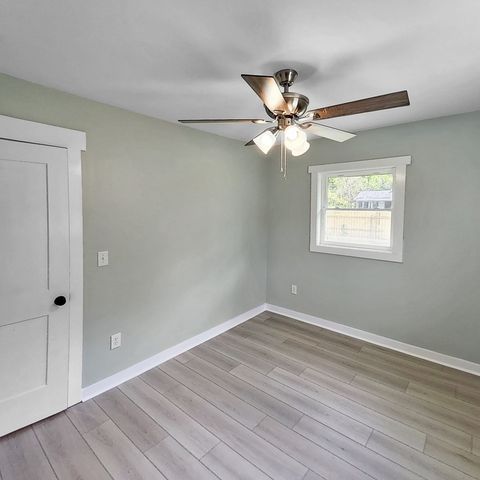 202 E Huggins Street, Manning, SC 29102