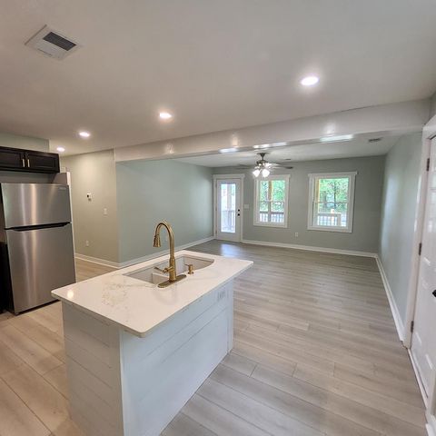 202 E Huggins Street, Manning, SC 29102