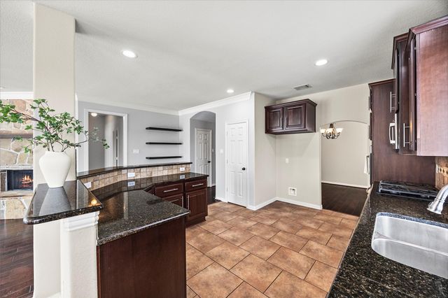 35 Woodmoor Place, Magnolia, TX 77354