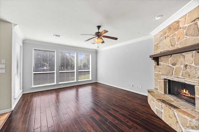 35 Woodmoor Place, Magnolia, TX 77354