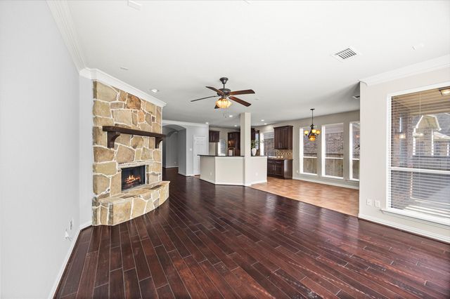 35 Woodmoor Place, Magnolia, TX 77354