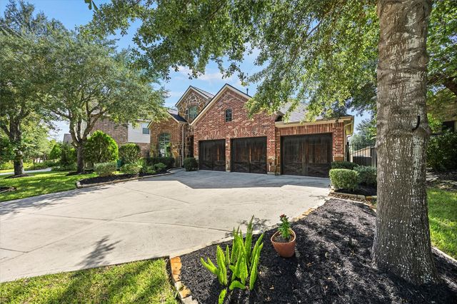35 Woodmoor Place, Magnolia, TX 77354