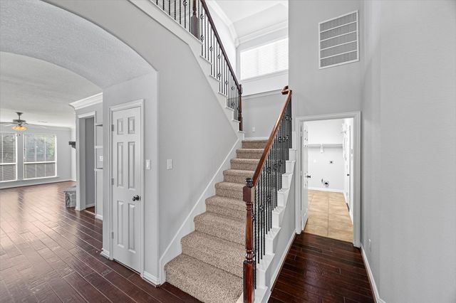 35 Woodmoor Place, Magnolia, TX 77354