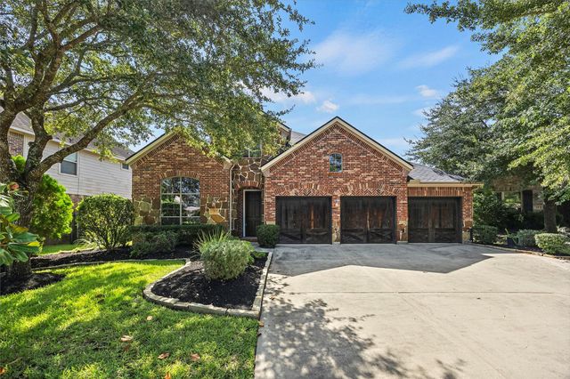 35 Woodmoor Place, Magnolia, TX 77354