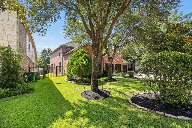 35 Woodmoor Place, Magnolia, TX 77354
