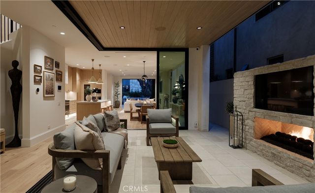 303 Jasmine Avenue, Corona Del Mar, CA 92625