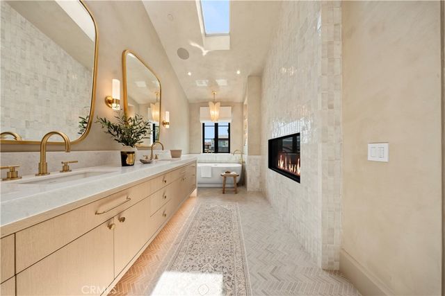 303 Jasmine Avenue, Corona Del Mar, CA 92625